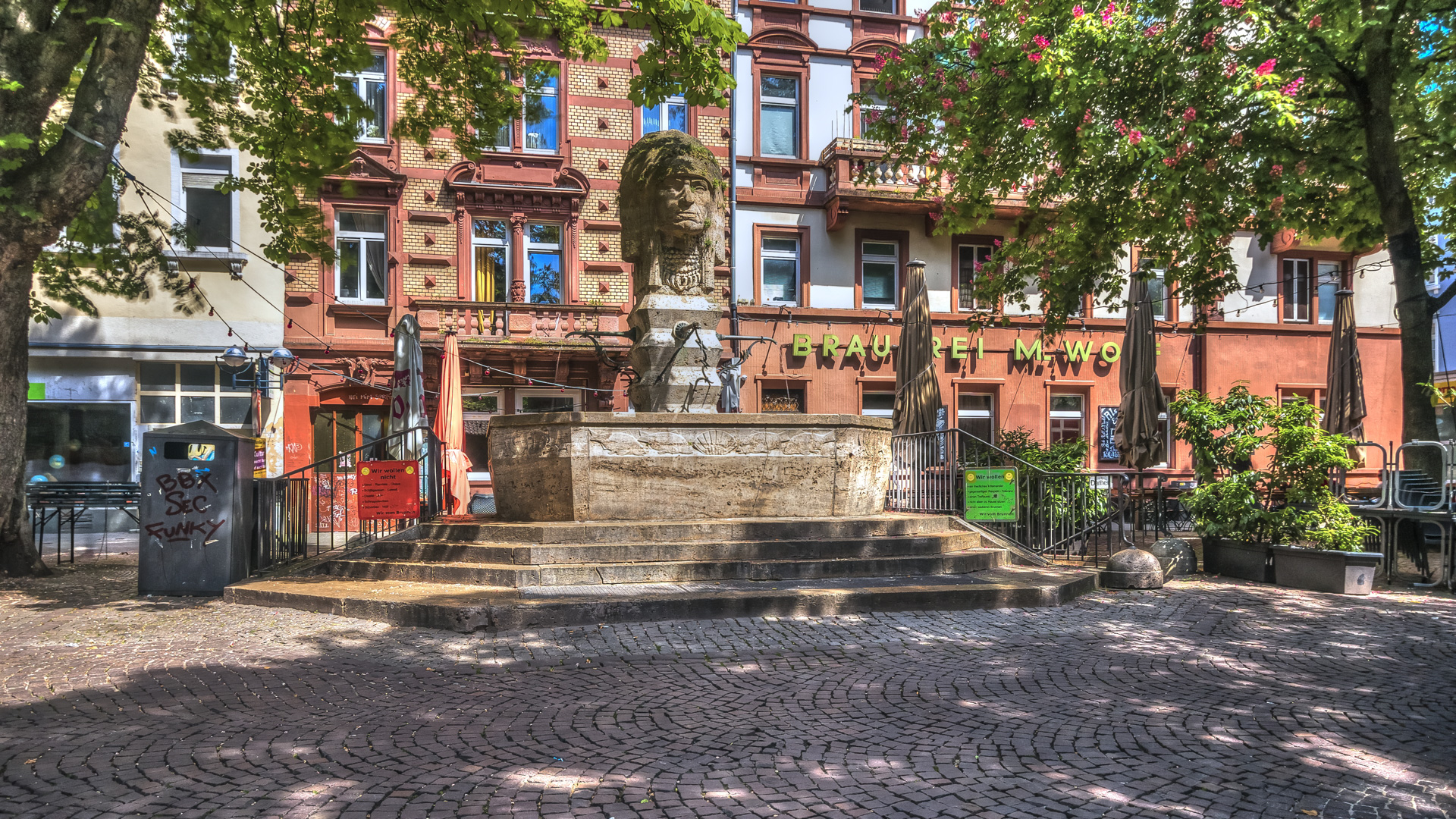 Indianerbrunnen auf dem Werderplatz in der Karlsruher Südstadt